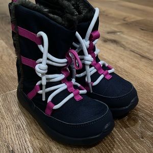 Nike Roshe One fuzzy sneaker boot, size 10C